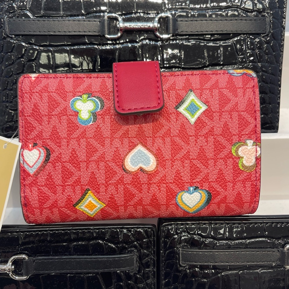 MICHAEL KORS Jet Set Medium Printed Signature Logo Bifold Wallet
Dark Raspberry - Picture 14 of 16